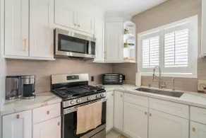 Spacious & clean 1-BDRM place with many amenities - Image 4