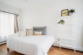 Fresh & Charming Private Uptown Apartment - Image 4