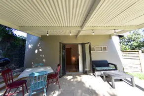 Palm Cottage - 1 bedroom, patio and back-up power - Image 2