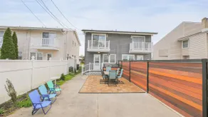 2-BR Sea Coral Beach House - 1.5 blocks from beach - Image 3