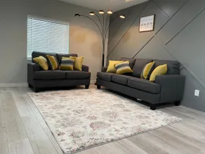 Modern home in quiet neighborhood - Image 5