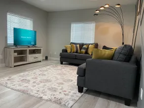 Modern home in quiet neighborhood - Image 2
