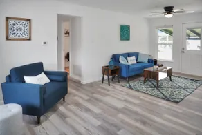 NEW Designer 4/2 Walking Distance to Baylor Scott - Image 4