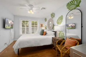 1930s Home, King bed, sleeps 8, Gameroom, walk to Main St - Image 5