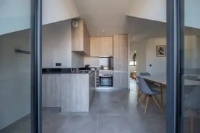 Beautiful bright apartment with mini terrace - Image 4
