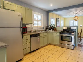 Entire Home w/ View in East ATX - Patio - Parking - Image 2