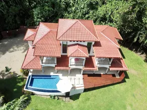 4 Bedroom, Walk to beach, Infinity Pool, Fast WIFI - Image 2