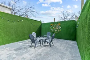 RARE 2 Bed Gem w Private Patio Near Dwntwn Philly - Image 2