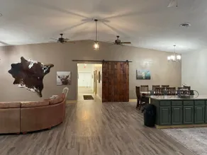 Spacious 5 Bedroom 4,000 sq ft Lodge! - Image 2