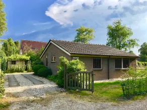 Atmospheric bungalow with hot tub - Image 2