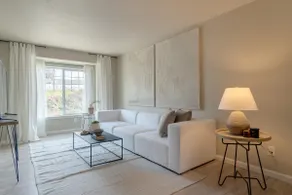 Stylish Entire Townhouse w/ green space all around - Image 2