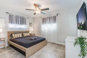 Spacious Home located Hollywood/free parking - Image 4