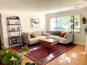 Sunny 3 bed home w/ backyard in quite neighborhood - Image 3