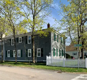 Charming 4BR colonial close to downtown - Image 5