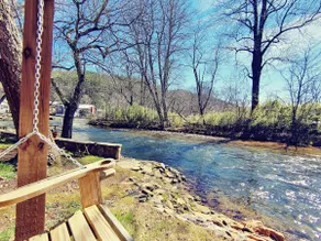 Amazing Riverfront Bungalow with mountain views! - Image 5