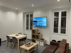 Renovated 2-room 40 m² apartment, Port de Nice - Image 4