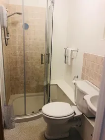 Lovely 2 bedroom apartment. Double or single beds. - Image 5