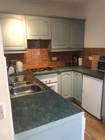 Lovely 2 bedroom apartment. Double or single beds. - Image 3
