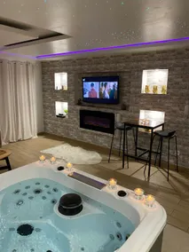 Lovely apartment with a hot tub and sauna - Image 2