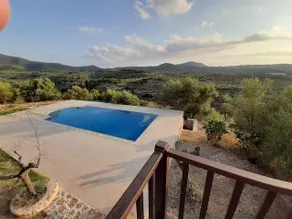 Isolated 3 bedroom villa with pool in olive groves - Image 2