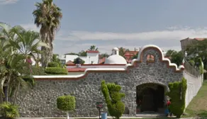 VACATION HOME WITH POOL AND GARDEN - Image 2