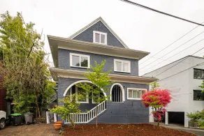 Maple Beach House Kits point (Kitsilano) - Image 2