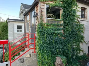 Arthouse, Designer 1-Bedroom with Office/ Backyard - Image 2