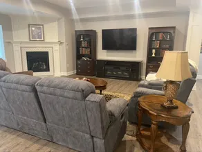 Riverfront Villa -Sleeps 6 - Image 4