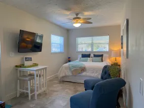 Sweet, pet friendly Siesta Suite - Image 2
