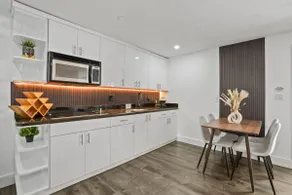 Luxury 1 bedroom apt in Kendall Prime Location - Image 3