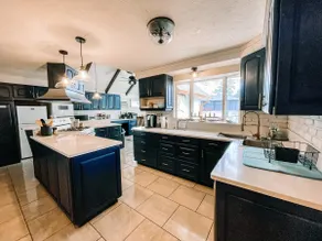 Large Family friendly 4Bdr w/indoor pool & hot Tub - Image 5
