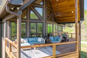 Stylish Retreat with Views, Gym & Prime Location! - Image 5