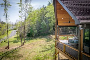 Stylish Retreat with Views, Gym & Prime Location! - Image 4