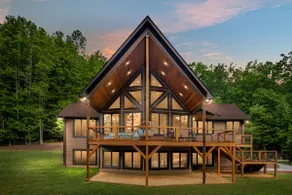 Stylish Retreat with Views, Gym & Prime Location! - Image 2