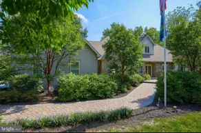 Riverfront Villa -Sleeps 6 - Image 2