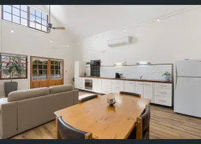 Quaint, modern cottage 'Little Highland', sleeps 4 - Image 3