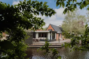 Cozy waterfront house with hot tub, close to the center - Image 3