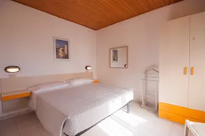 Three-room apartment for 6 people with swimming pool, 1 km from the sea - Image 4