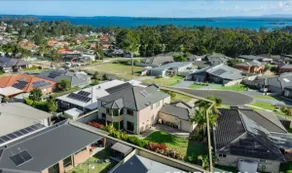 Beautiful 5 bedroom house in Jervis Bay - Image 3