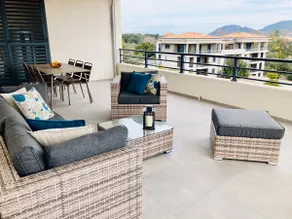 Superb apartment with free parking on site - Image 2