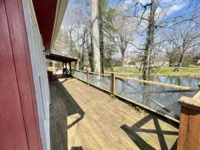Country cabin overlooking pond near GWU - Image 2