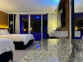 Beautiful Oceanfront Modern Hotel room, w/ Balcony - Image 5