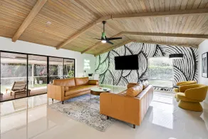 shipwrecked fun design • stunning canal view - Image 2