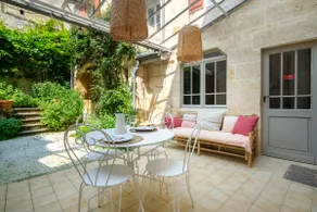 Apartment + patio in the historic center of Bourg - Image 3