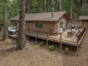 Twain Oaks: Secluded 3bd Cabin with a Hot Tub. - Image 5