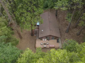 Twain Oaks: Secluded 3bd Cabin with a Hot Tub. - Image 2