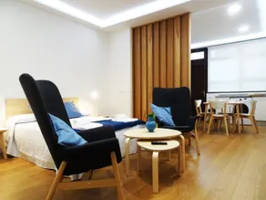 Centrally located with air conditioning - Image 4