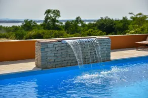 Sea view apartment with large pool & ocean breeze - Image 5