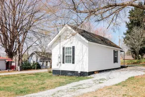 12 min to Clemson | Quiet home in small town S.C. - Image 5
