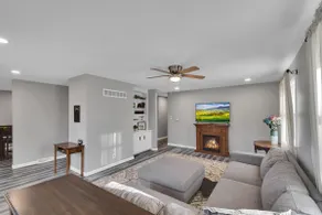3 bedroom home in quiet neighborhood - Image 3